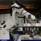 Imagen para el artículo titulado Este robot de la NASA ayudará a construir naves más ligeras y fuertes